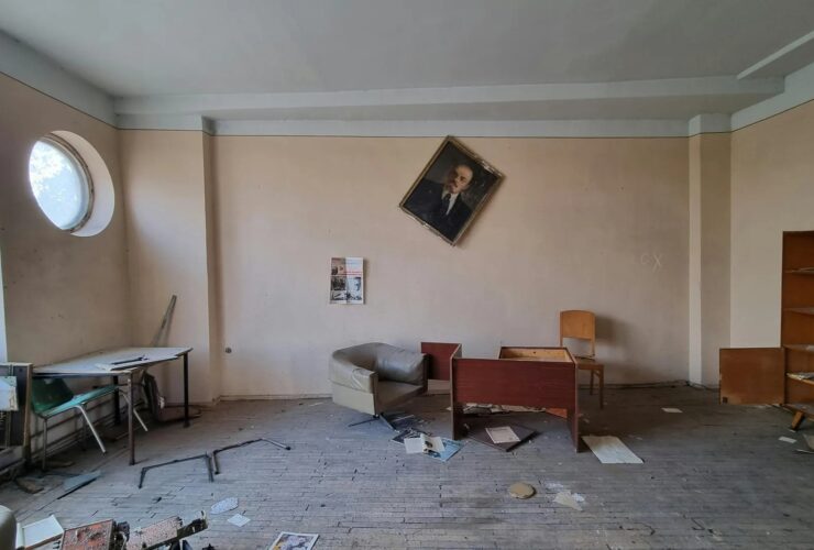 vivienda dañada por okupas