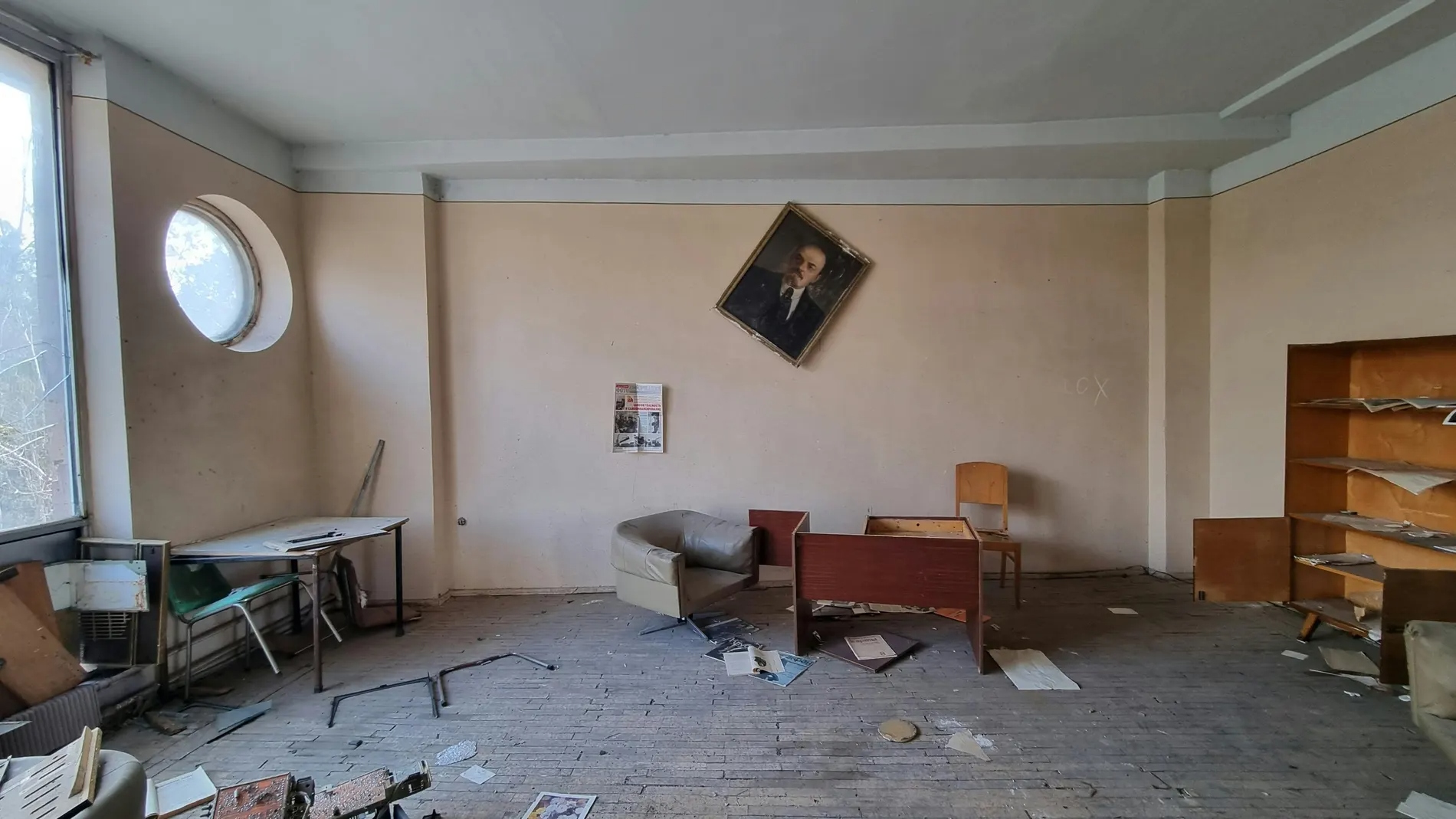 vivienda dañada por okupas