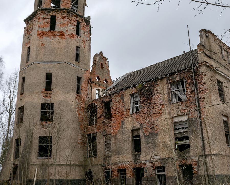 okupación en edificios en ruinas